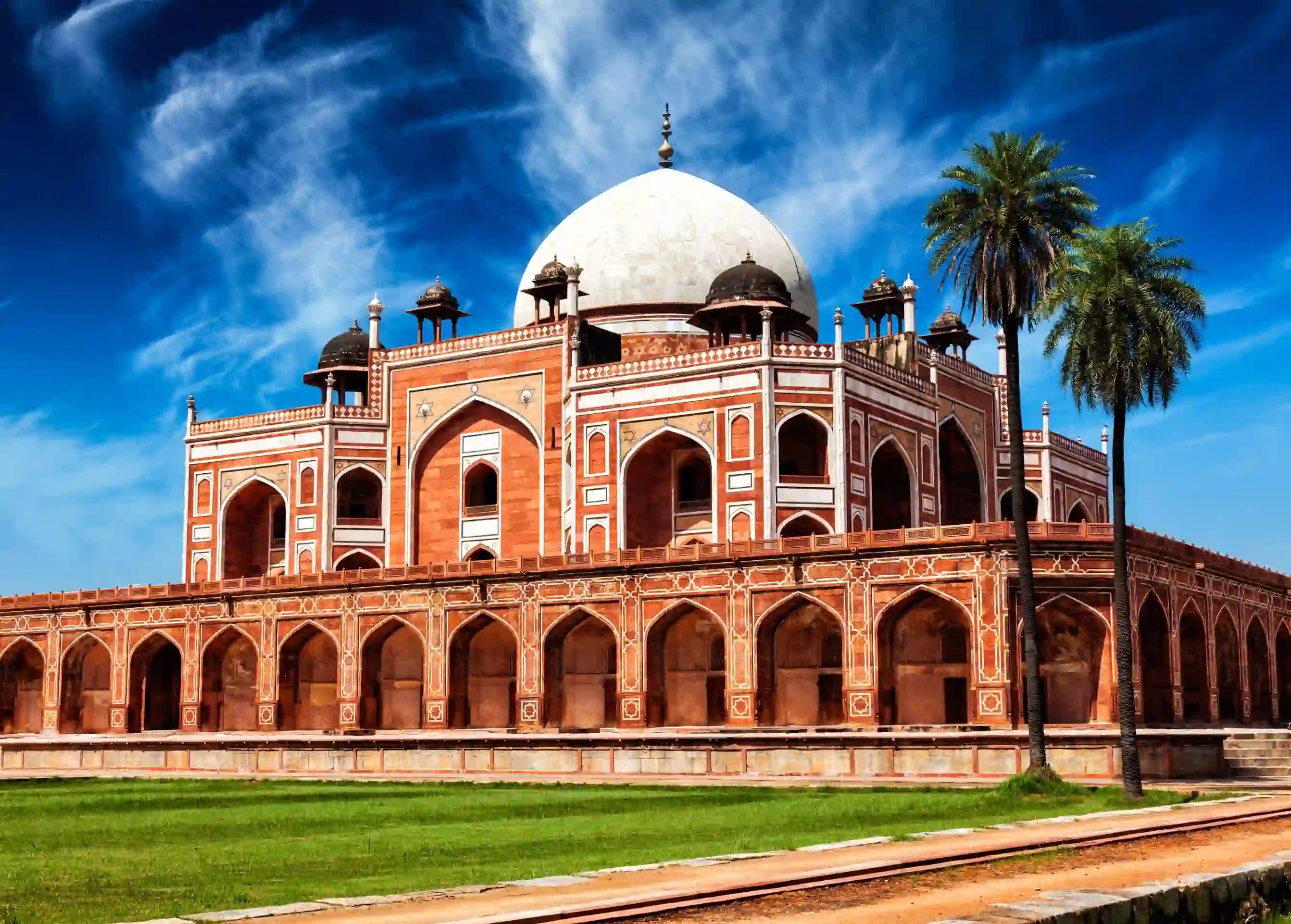 What Are the Top Places to Visit on a Delhi City Tour?