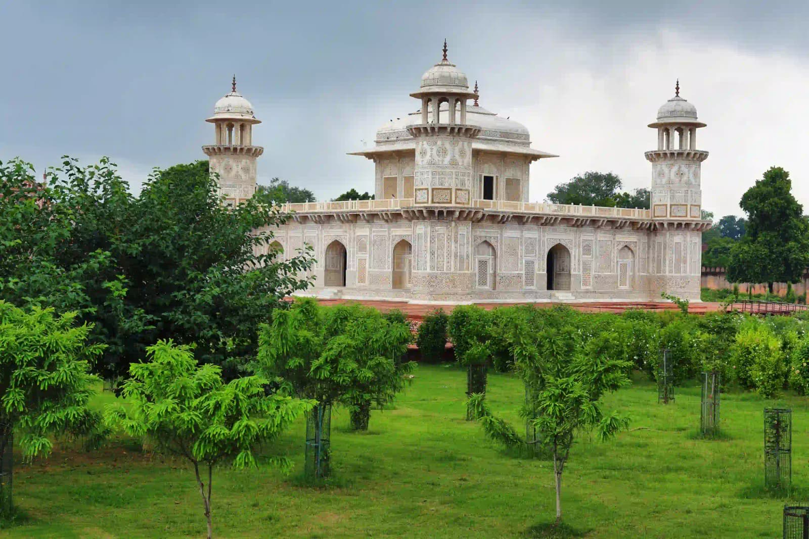 What Is the Best Taj Mahal and Agra Fort Tour from Delhi?
